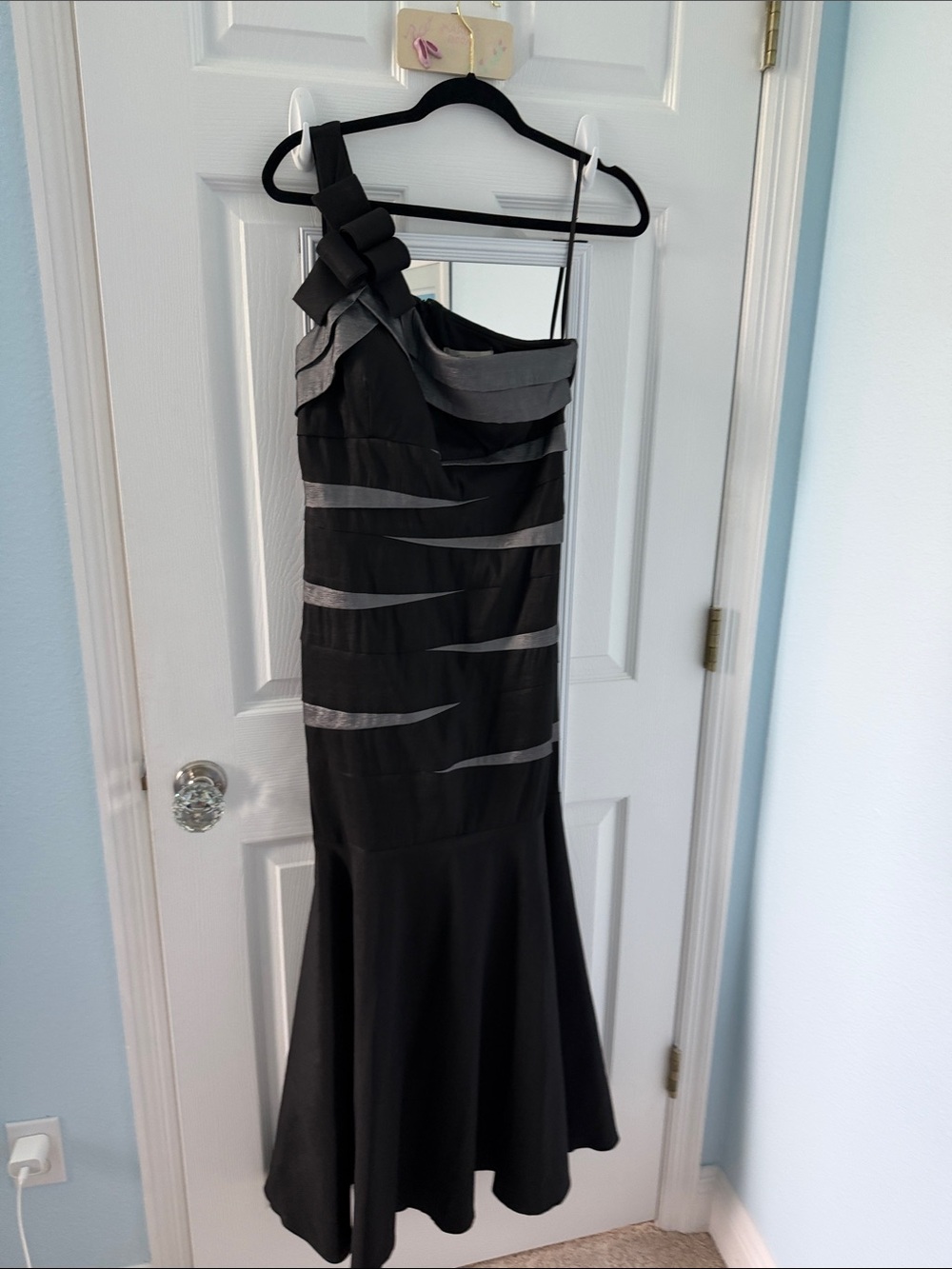 Elegant One-Shoulder Black and Gray Evening Dress